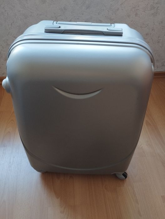 Продаётся чемодан