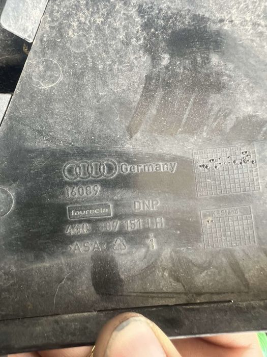 Решетка с дупка за халоген или дистроник за AUDI A6 c7 4g0807682 h