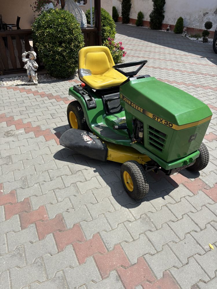 Vand 2 Tractorase de gazon John Deere