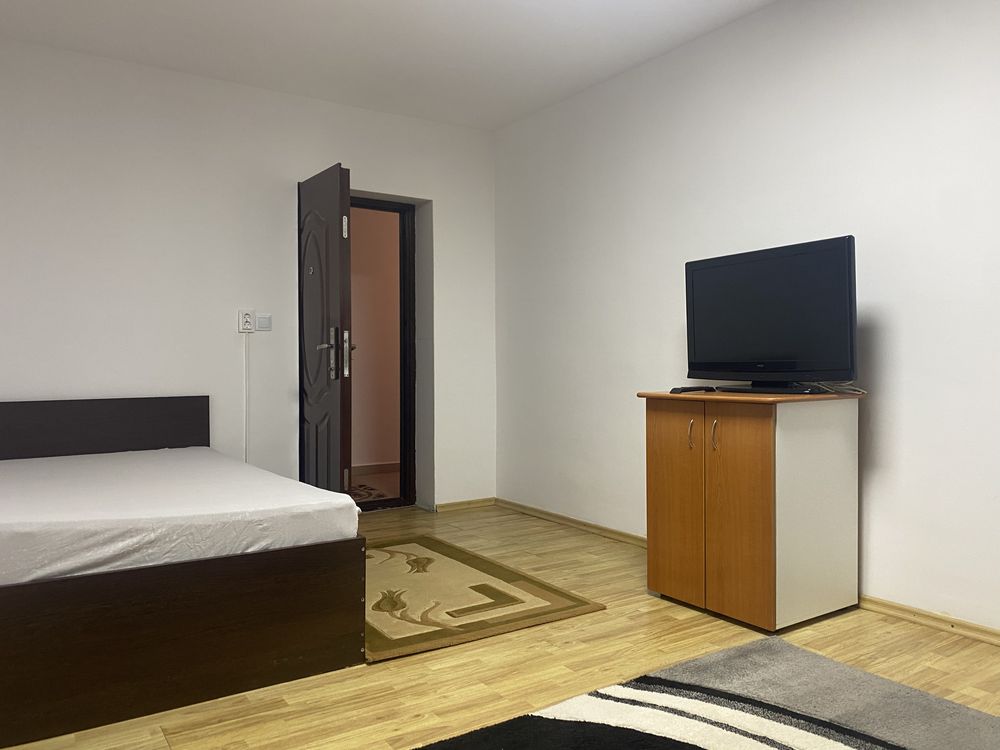 Inchiriez apartament  3 camere Vatra  Dornei