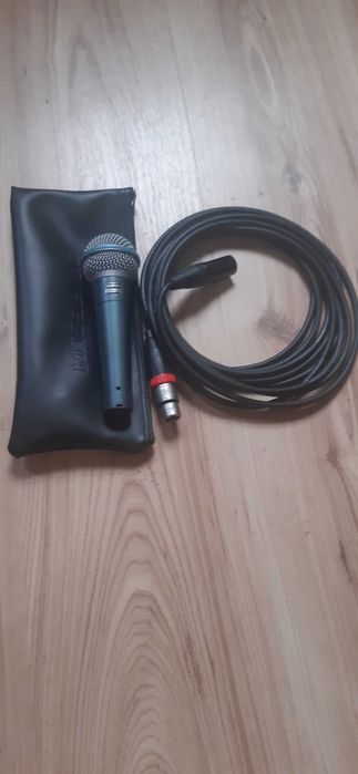 Vând microfon profesional Shure Beta 58 A  cu husă .(Original)+cablu