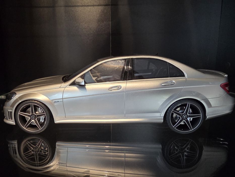 1/18 Mercedes C63 AMG GT Spirit