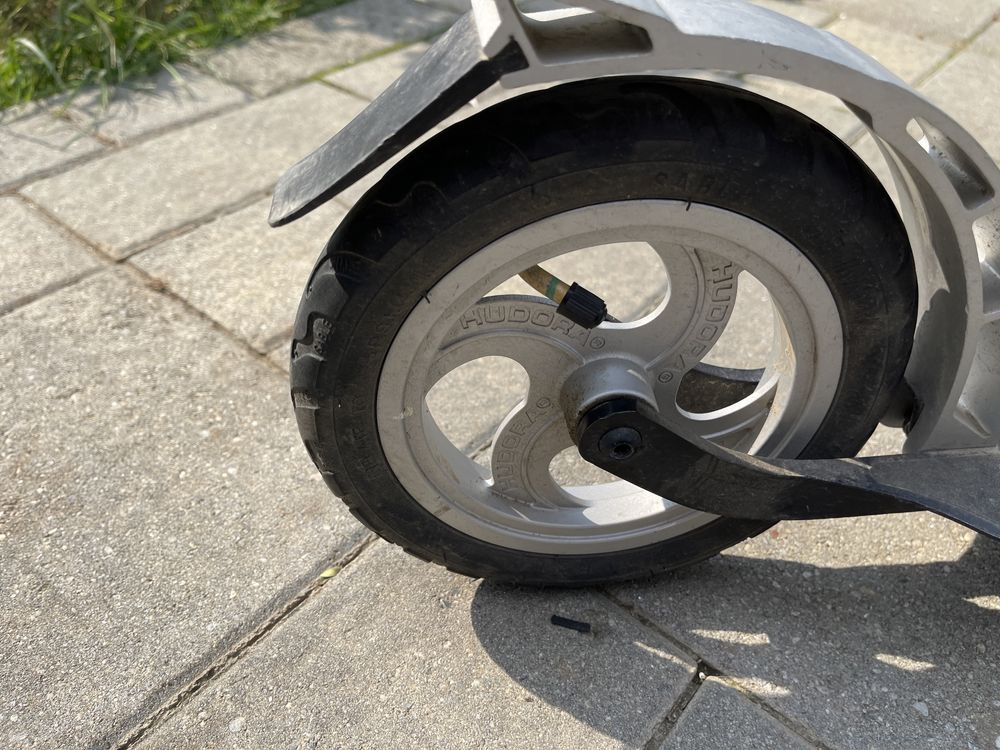 Trotineta Hudora Air Big Wheel roti de 23cm tine 120kg