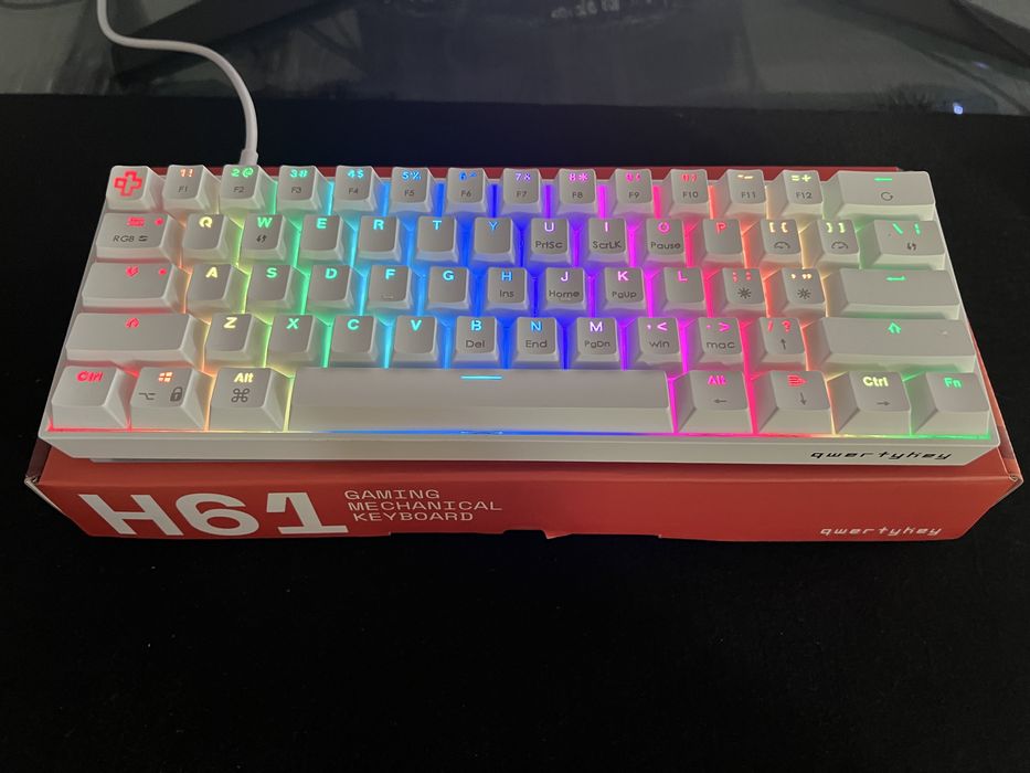 Tastatura mecanica QwertyKey H61 Noua
