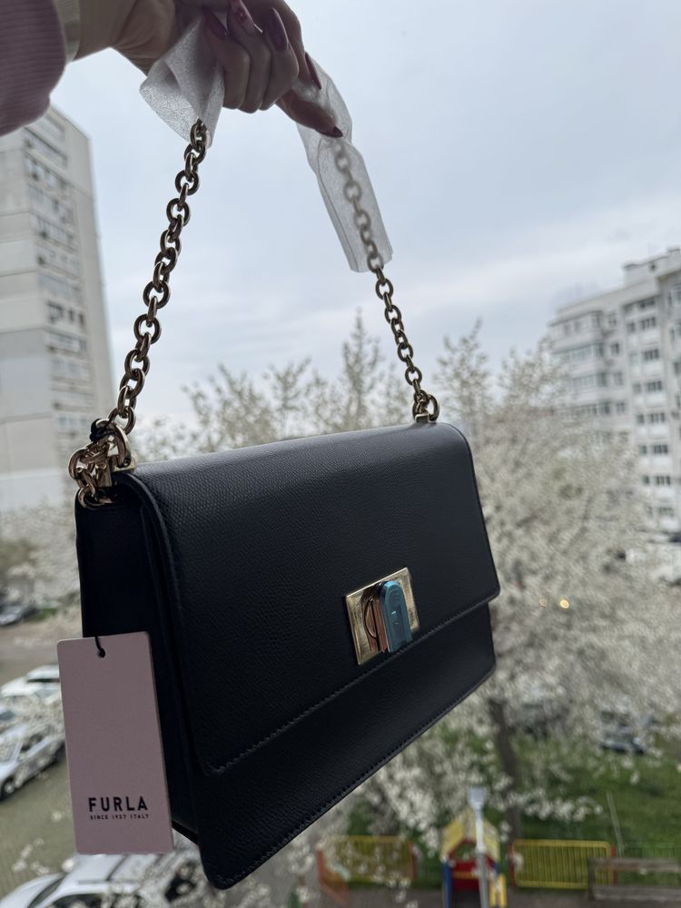 Чисто нова черна чанта FURLA
