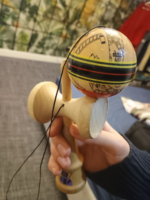 Kendama from bonz(nu mai e pe stoc pe niciun site)