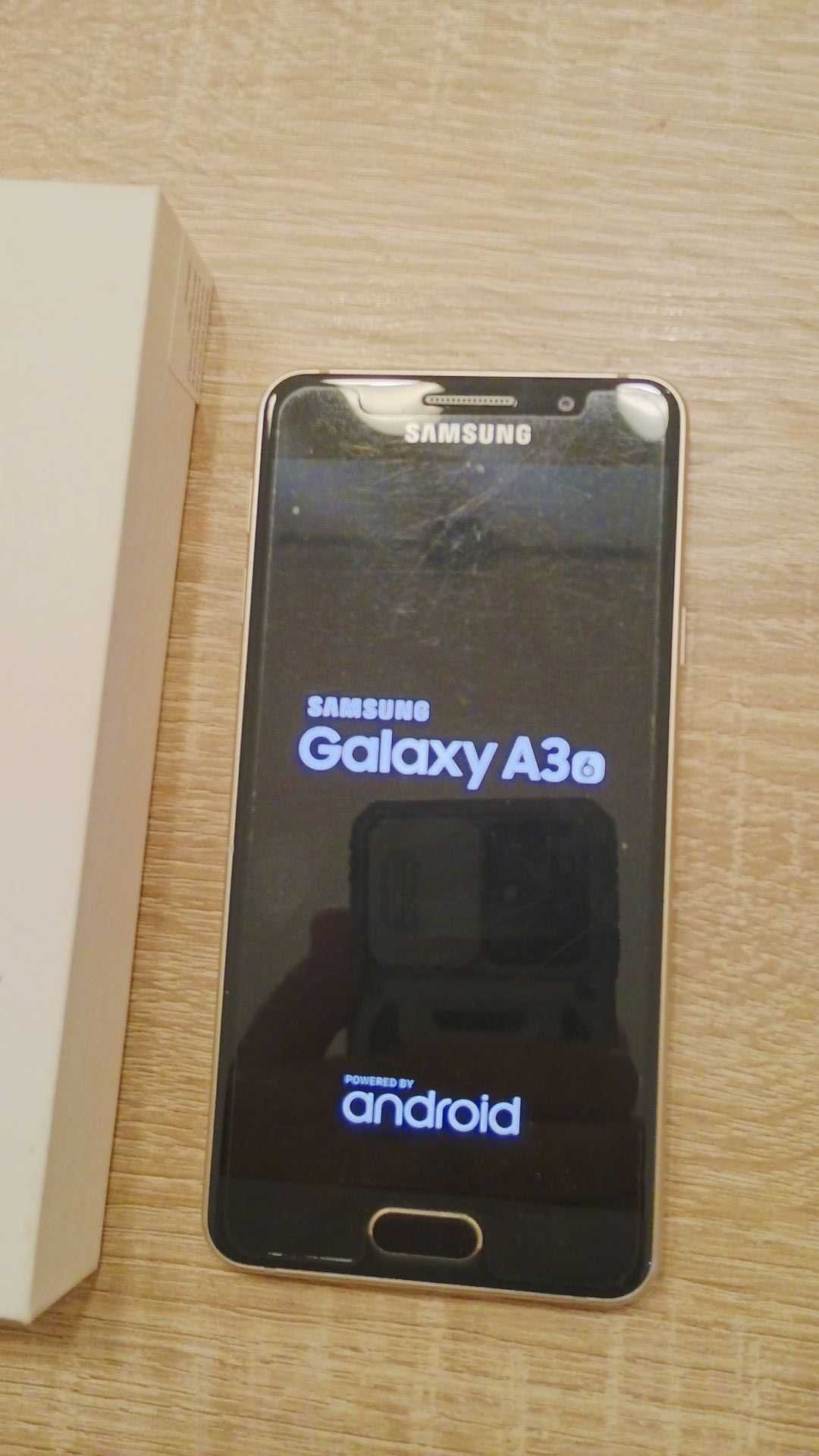 Samsung Galaxy A3-6 Gold / телефон в отлично състояние