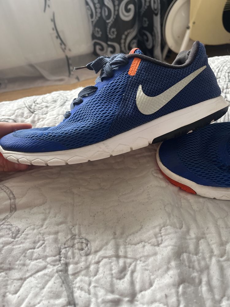 Adidasi nike flex experience run 5