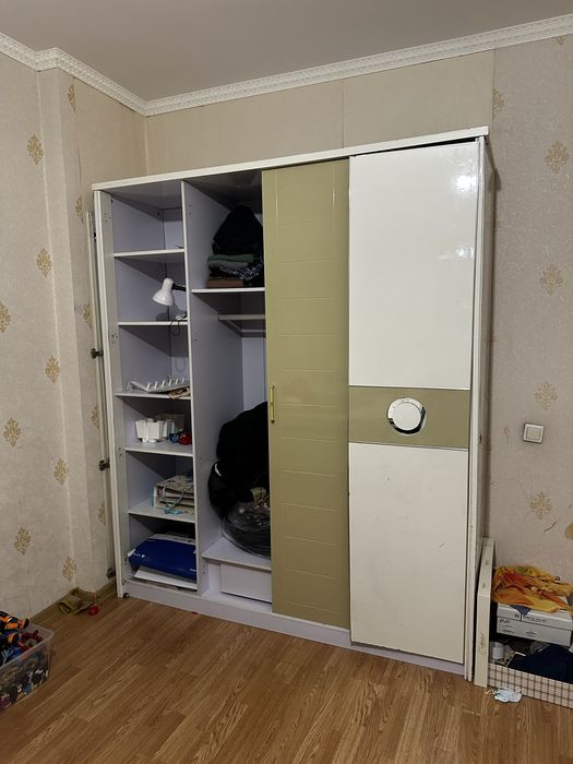 Шкаф для одежды , двери все имеются