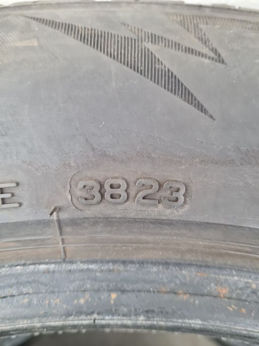 Зимни гуми 2 броя BRIDGESTONE Blizzak LM005 235 55 R17 дот 3823