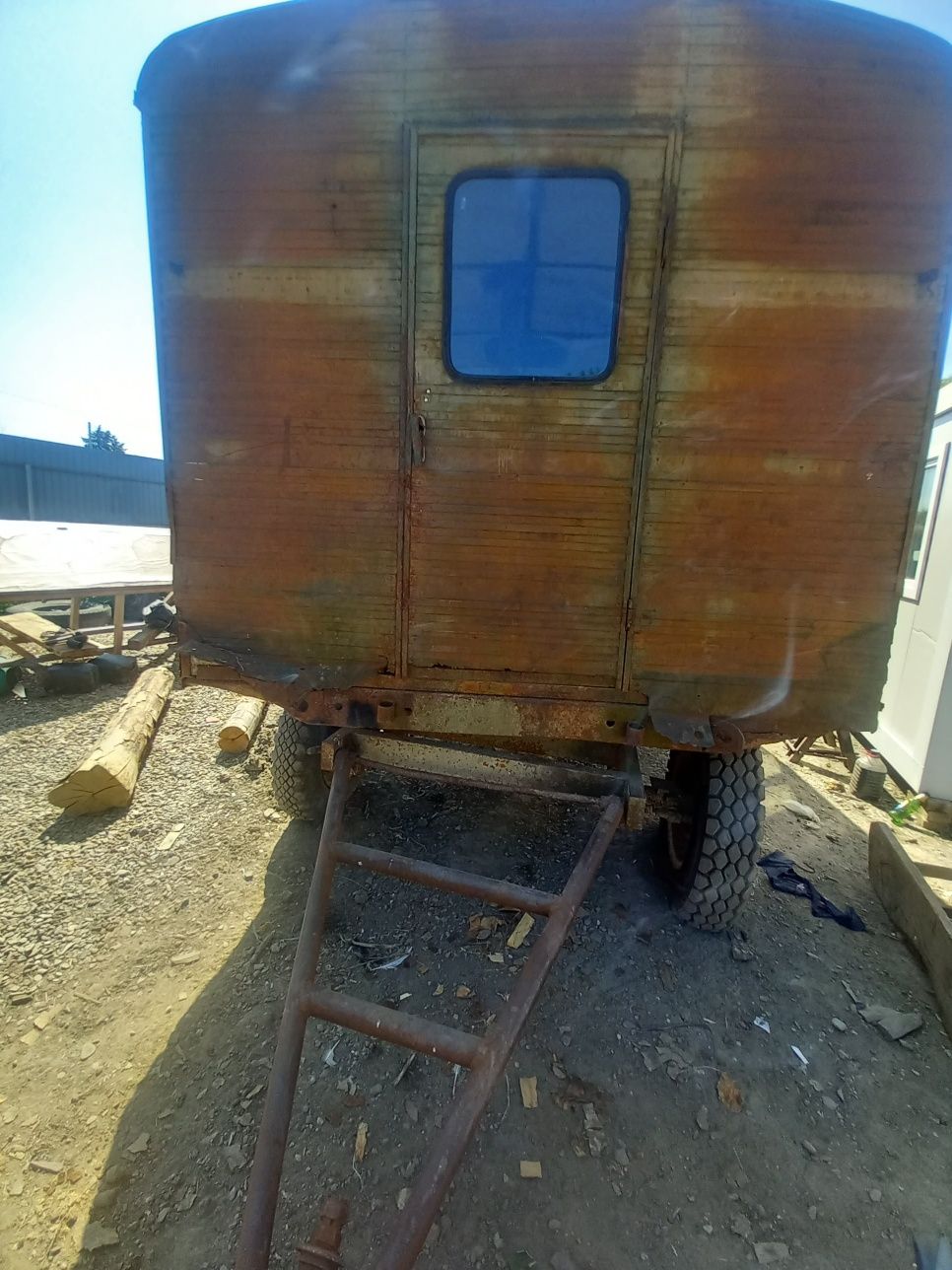 Vând tractor și vagon de pădure