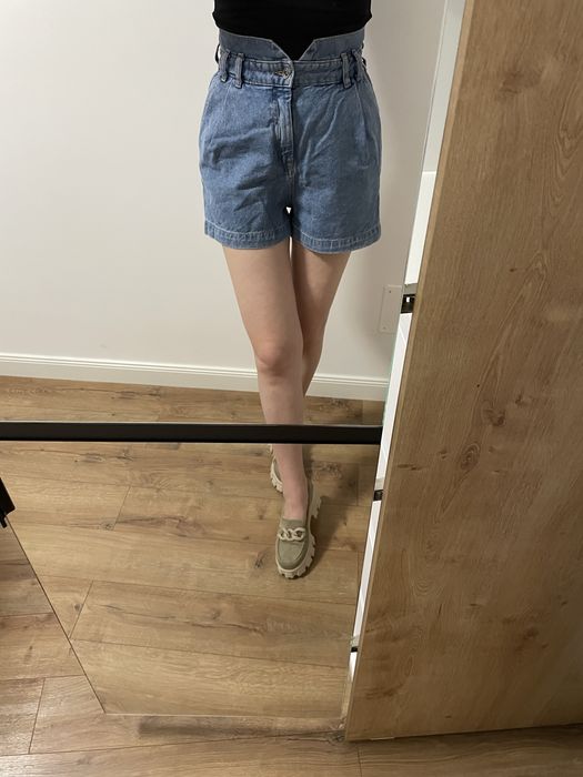 Pantaloni scurti cu talie inalta Zara