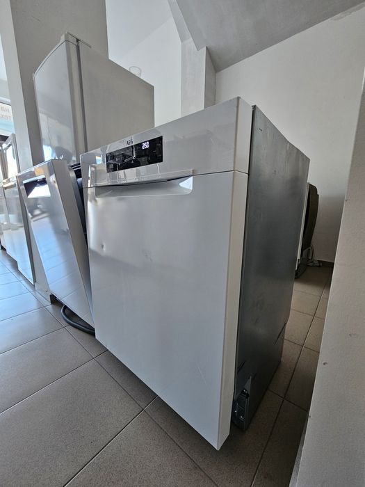 Съдомиялна за частично вграждане AEG