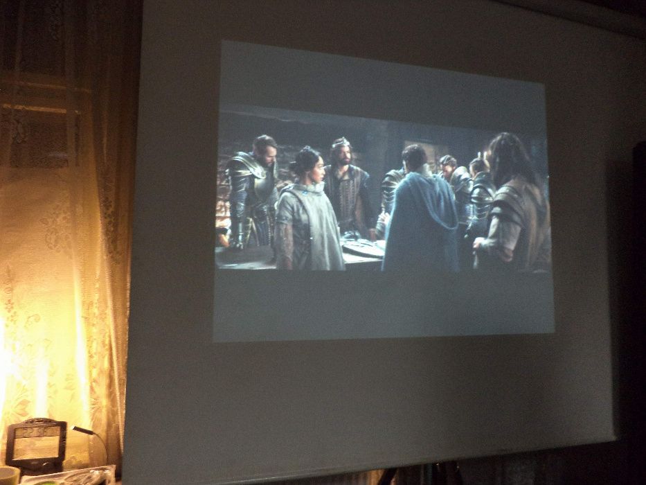 Ecran videoproiectie, 2x2 m, spate negru,prindere in partea de sus