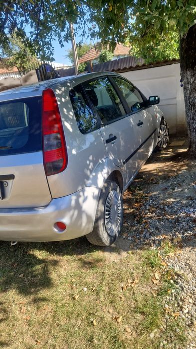Vând  sau schimb ford fiesta