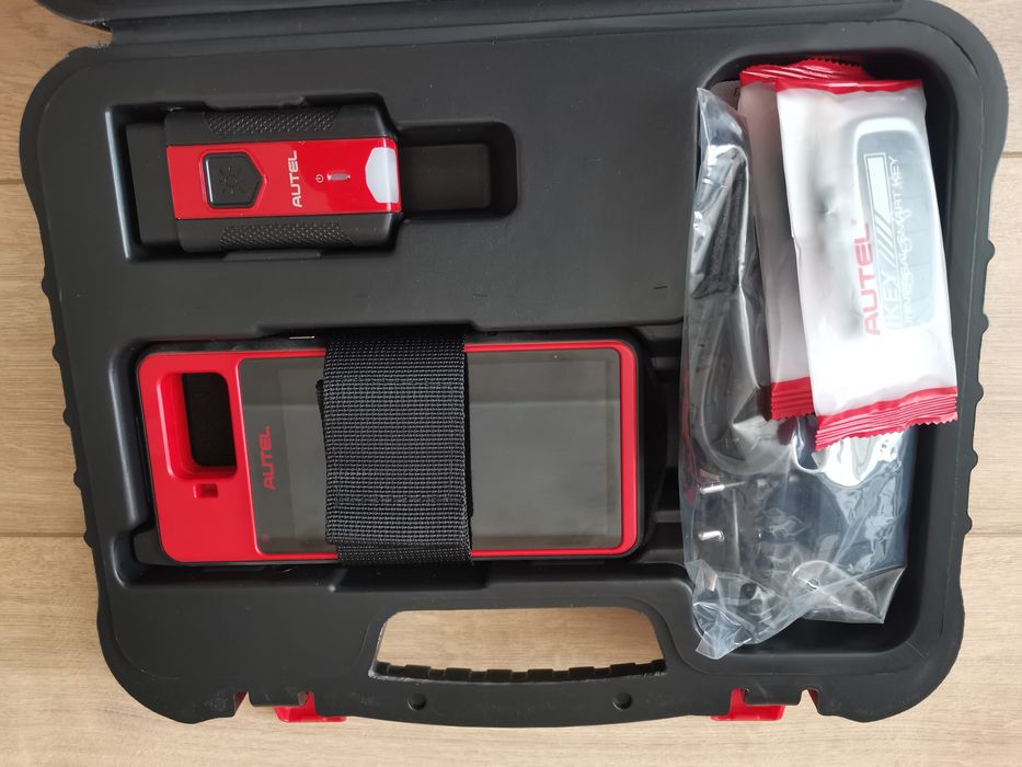 Програматор за ключове Autel MAXiIM KM100