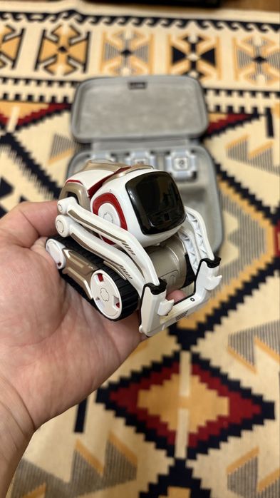 Продам робота Cozmo