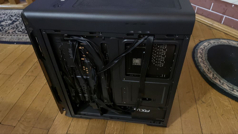 Vand PC Gaming cu Ryzen 5 5600x, RTX 2070 Super, 32GB RAM