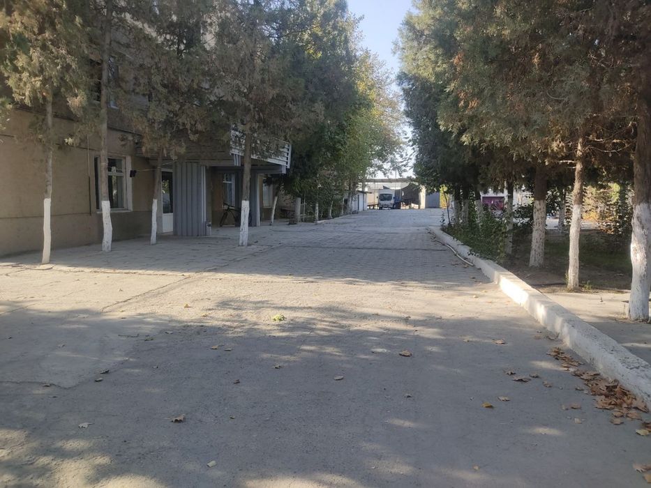 Продаётся производственная территория с 3-х этажным зданием!