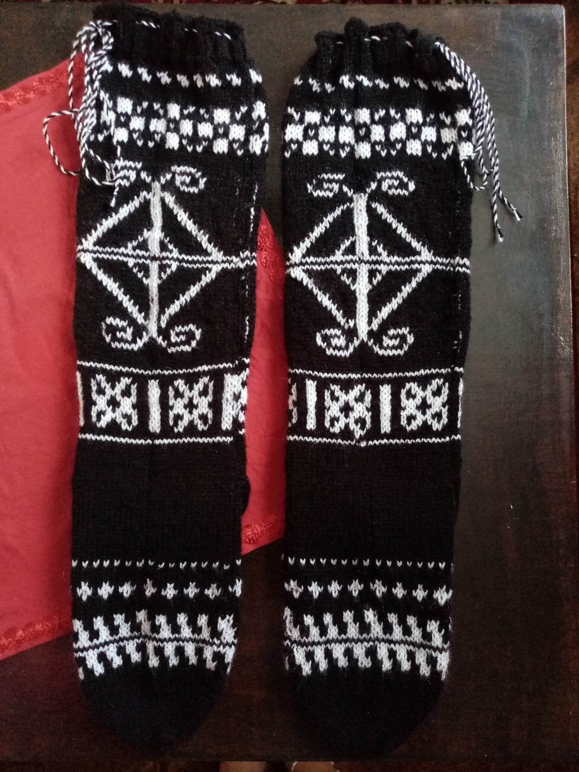 Плетени чорапи за народна носия