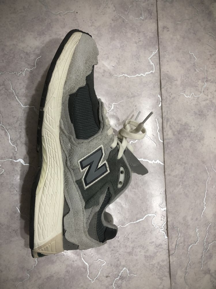 New Balance 2002R