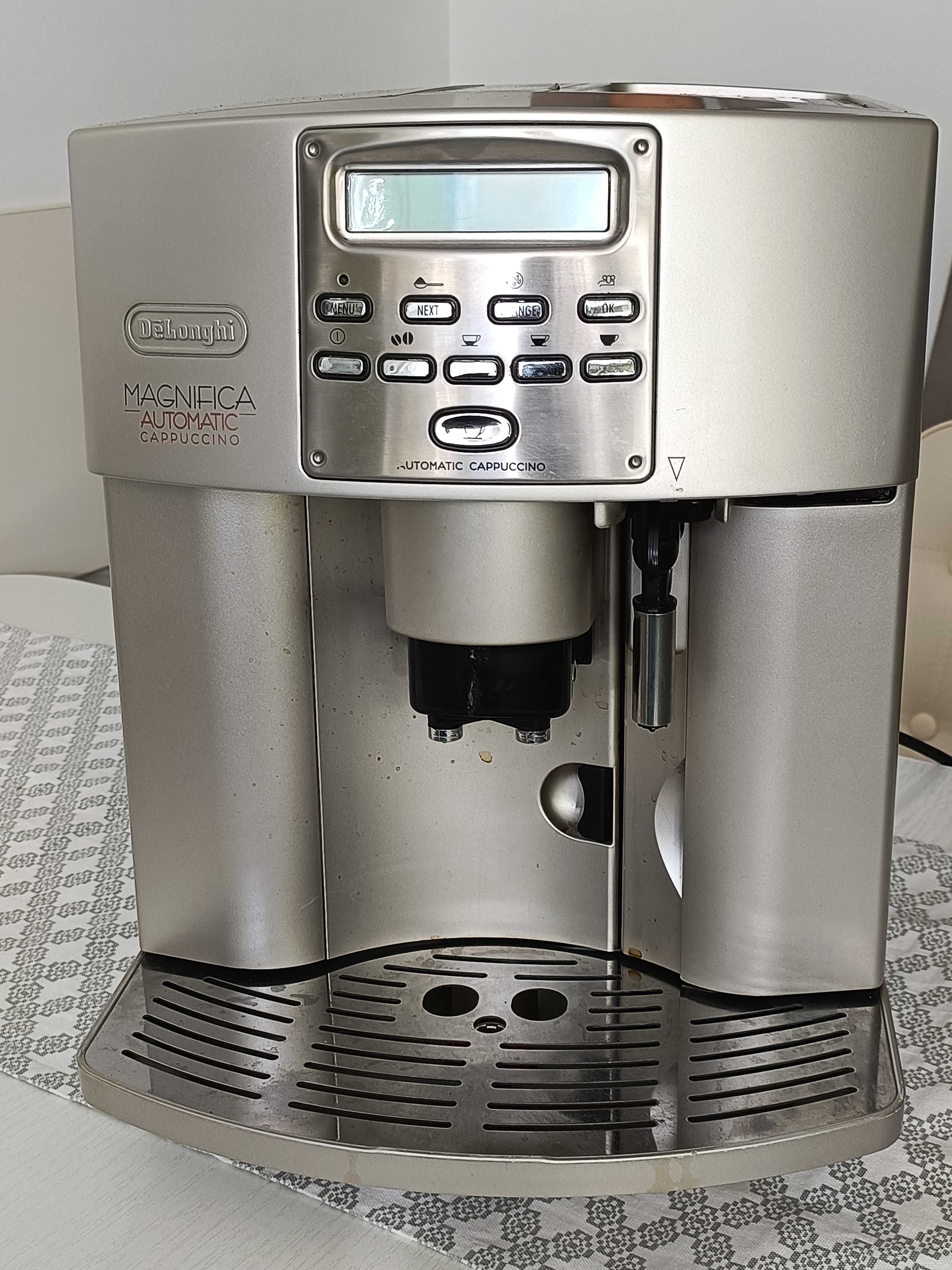 Expresor de cafea DeLonghi Magnifica