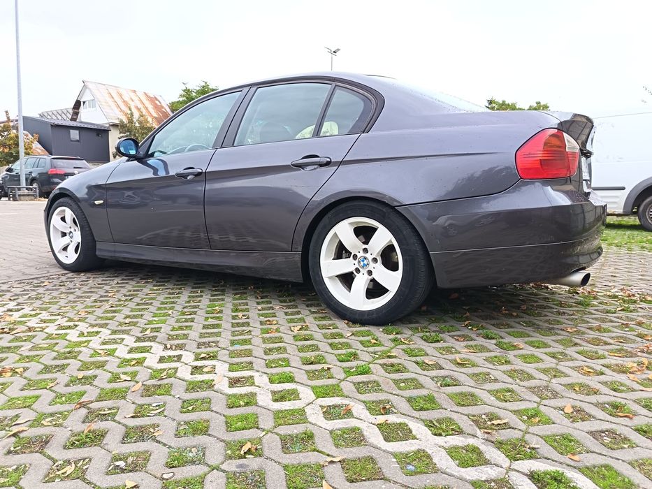 Bmw E90 2.0d 2008 xenon recaro navi PREȚ MIC!!!
