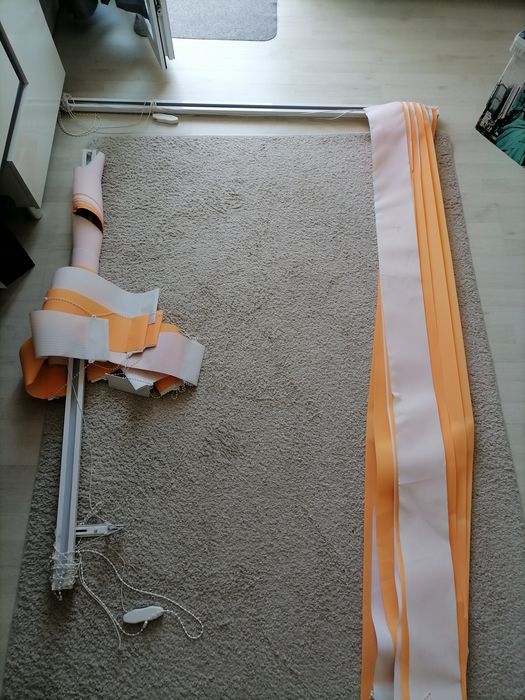 Vând 2 bucăți perdele reglabile, în stare buna, dimensiuni 140 lat,200