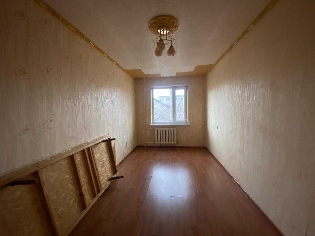 S  Продам 2-х ком на 6 мкр 4/5 этаж, не угловая