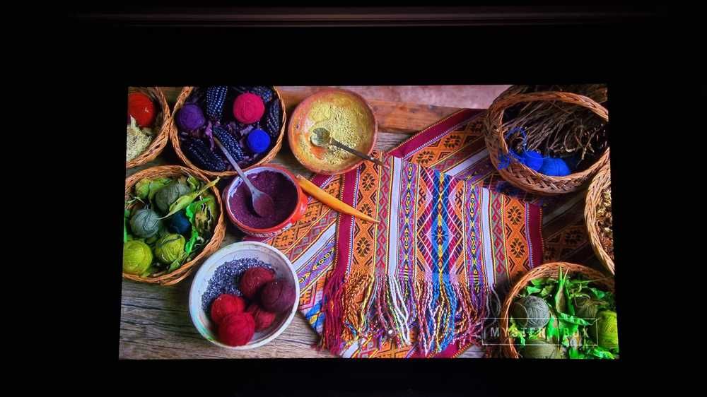 Електрически екран за проектор Elite Screens Saker Premium 100 инча