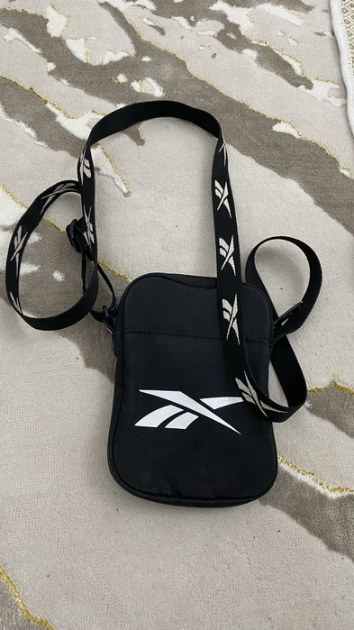 Ребок барсетка сатылады.