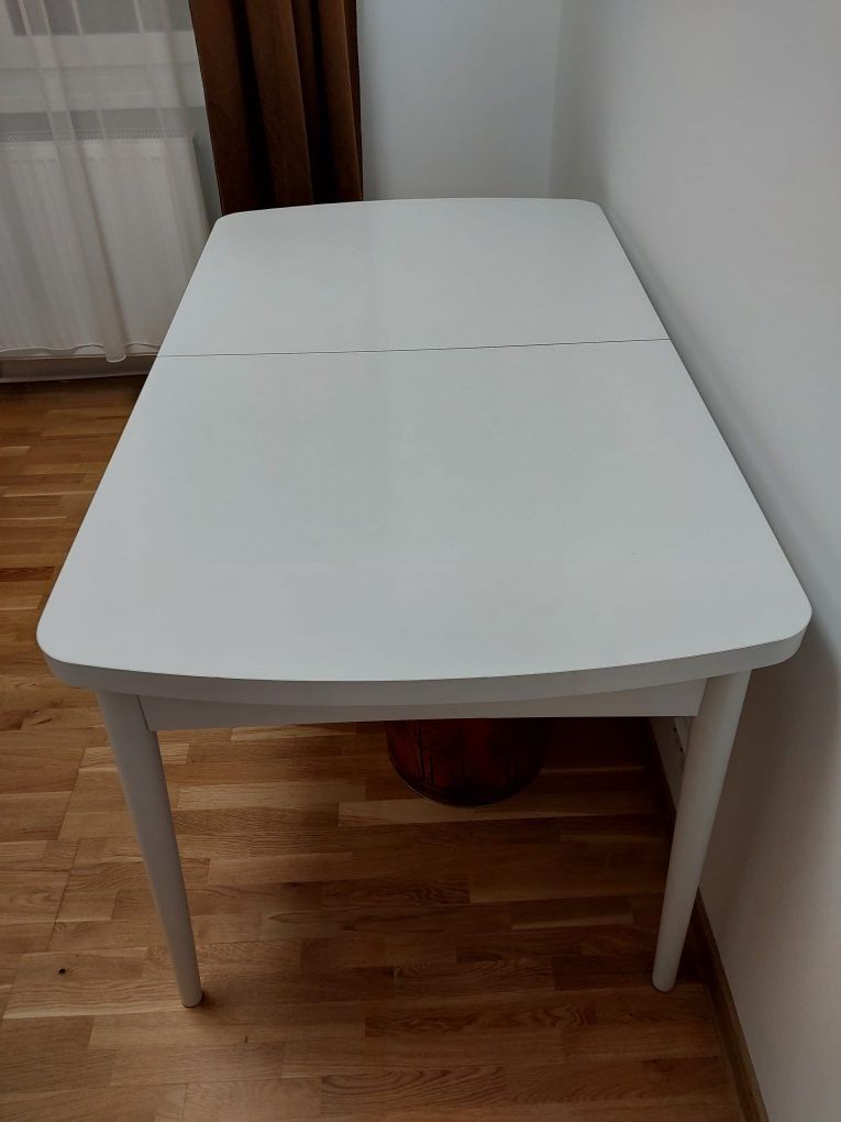 Vînd urgent masă de sufragerie nouă