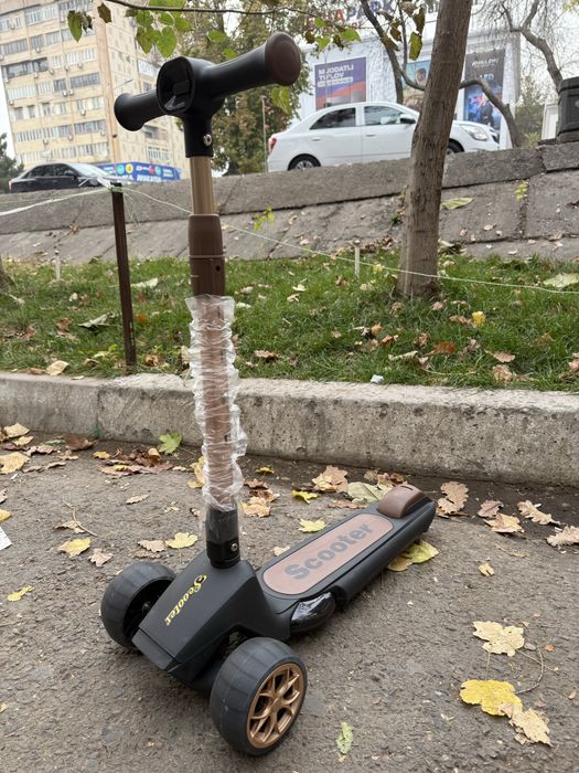 Самокаты детские, новые, магазин.