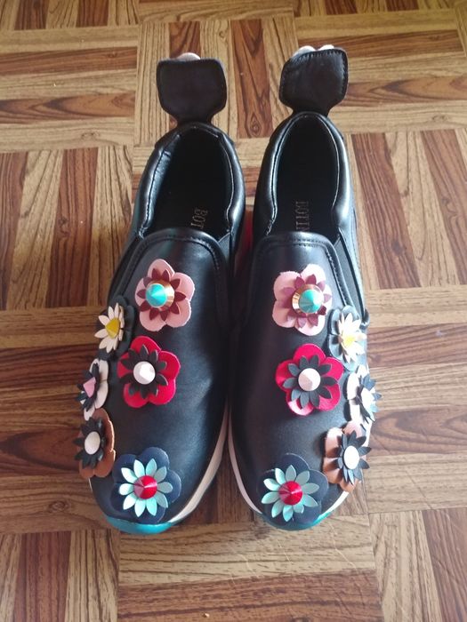 Adidasi cu foricele marimea 36 preț 38 lei