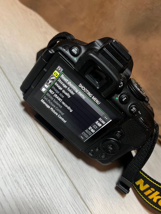 Nikon D5300 + obiectiv Nikon 18 - 140 mm