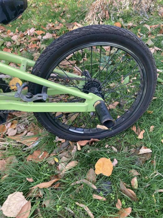 Детски bmx
Рамака:tony hawk attaboy
Пегове: tony hawk
Гуми: 16 цола
Сп