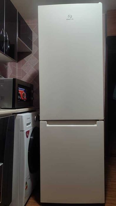 Холодильник Indesit