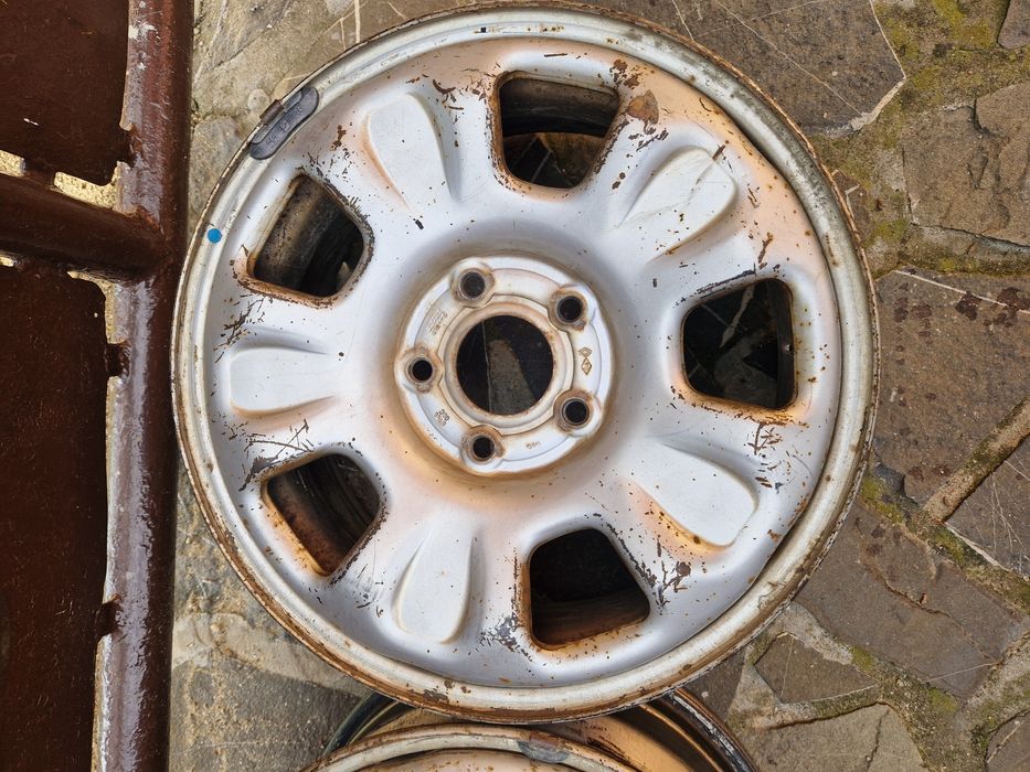 Jante 16 inch 5x114.3 Duster
ET50 6j

Au fost montate pe Duster 2016
2