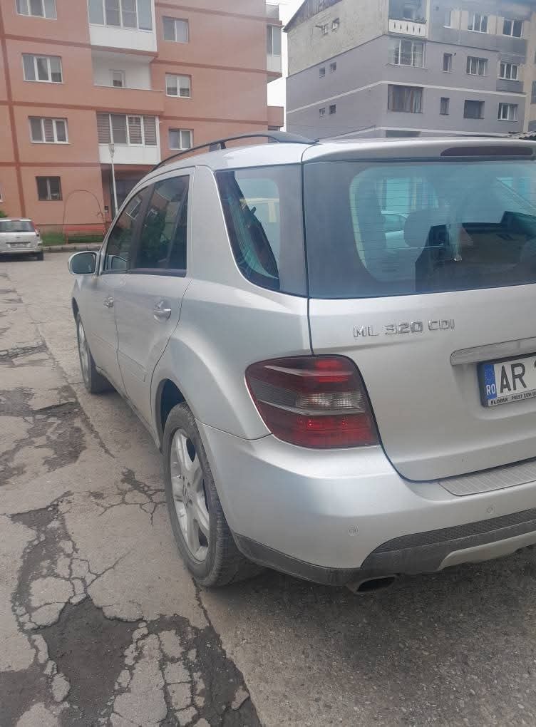Vând Mercedes Benz Ml 3.2