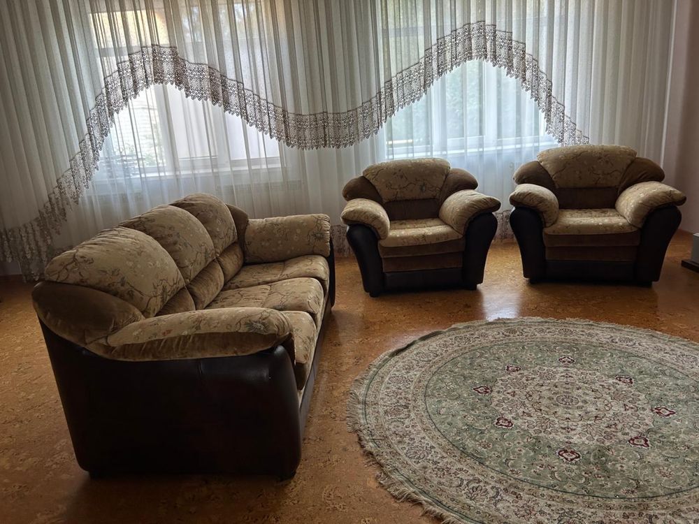 Продам диван с креслами