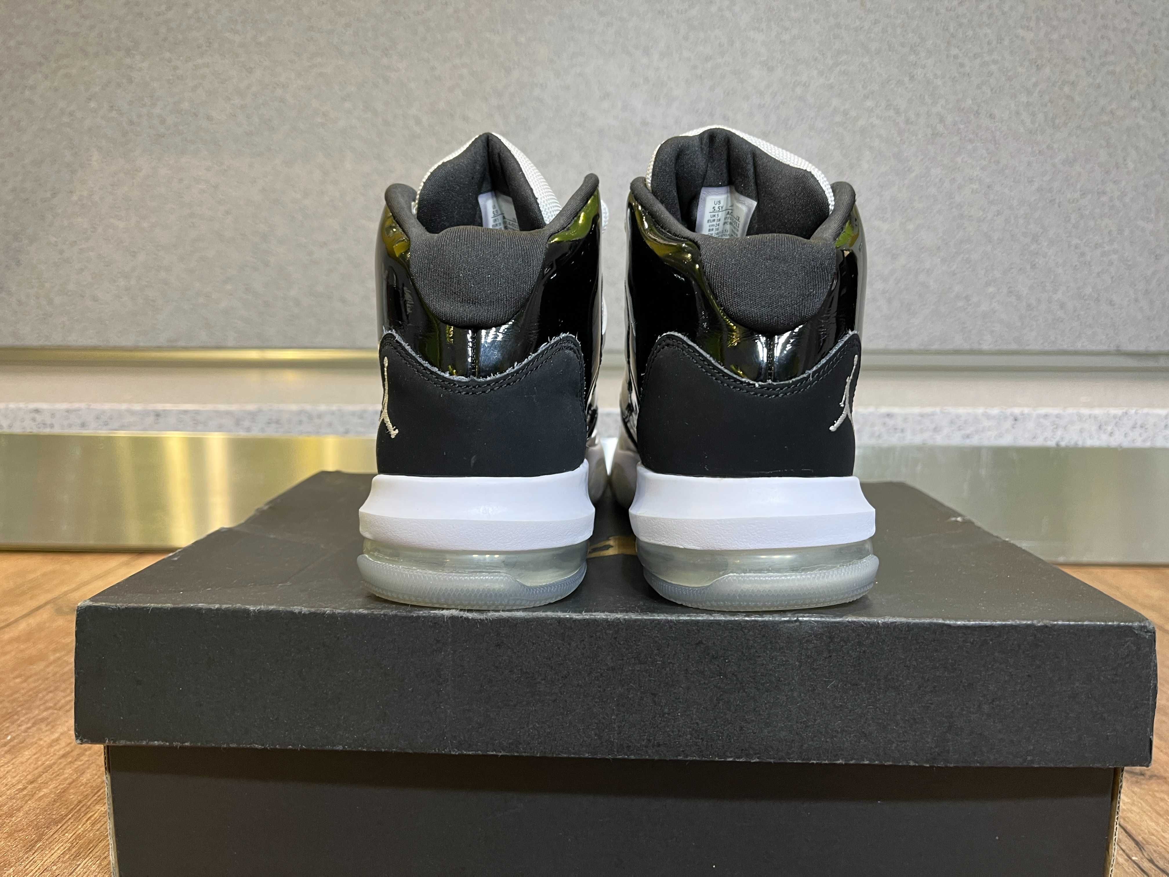 Nike Air Jordan Max Aura / Black/White
