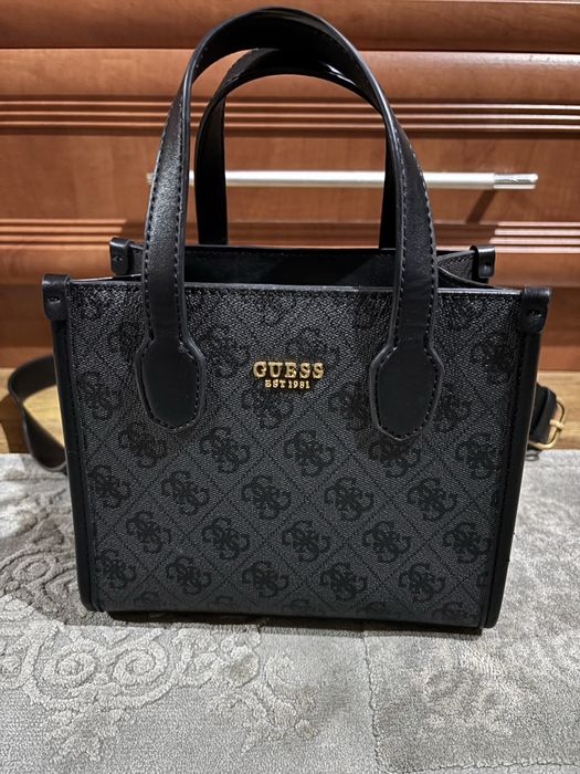 Женская Сумка от guess