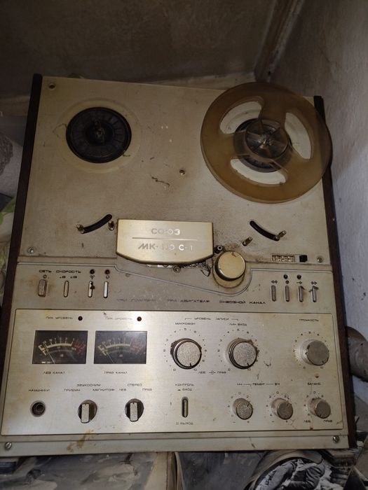 Два катушечных стереомагнитофона