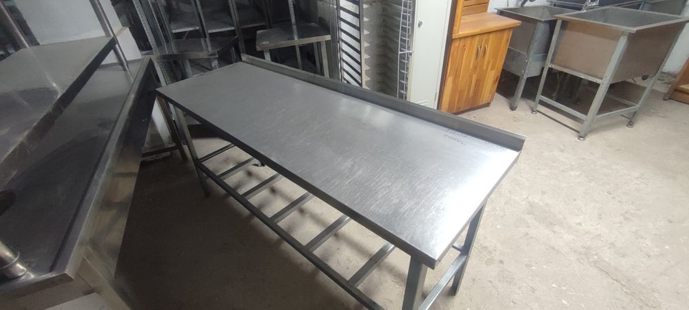 Стол разделочный, нейтральное оборудование мойки стеллажи вытяжки обор