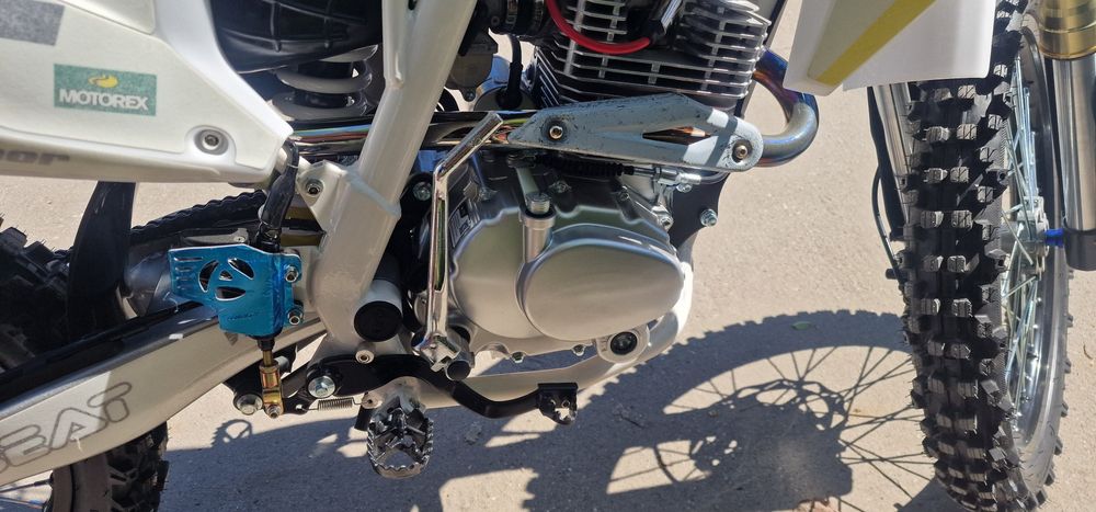 Кросов Мотор 250 кубика UPBEAT със фар