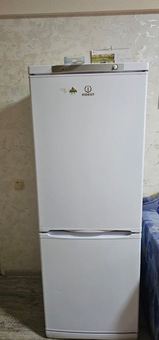 Продам холодильник indesid