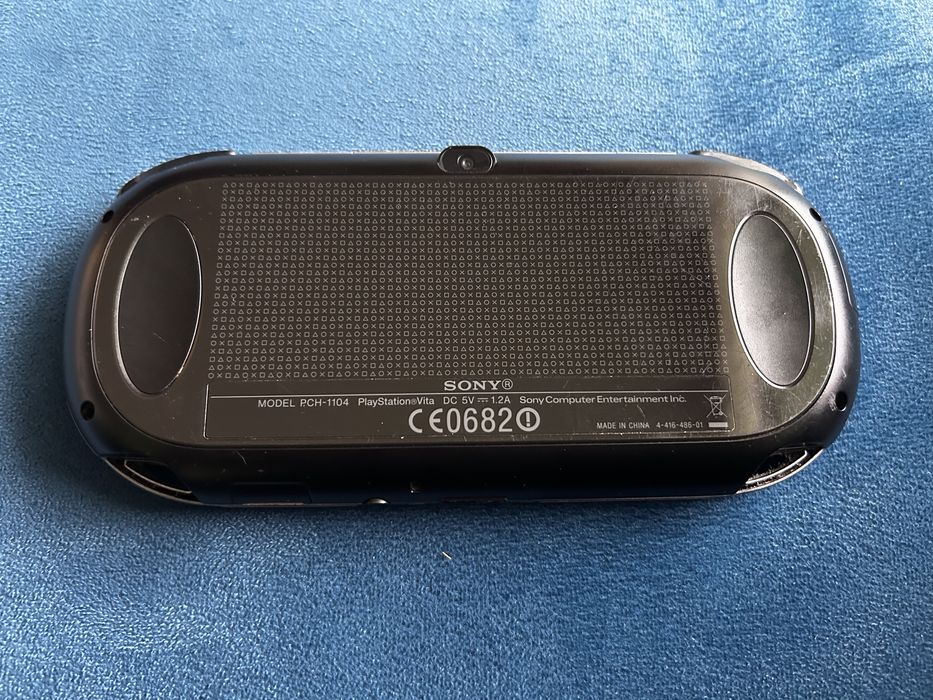 PS Vita с аксесоари