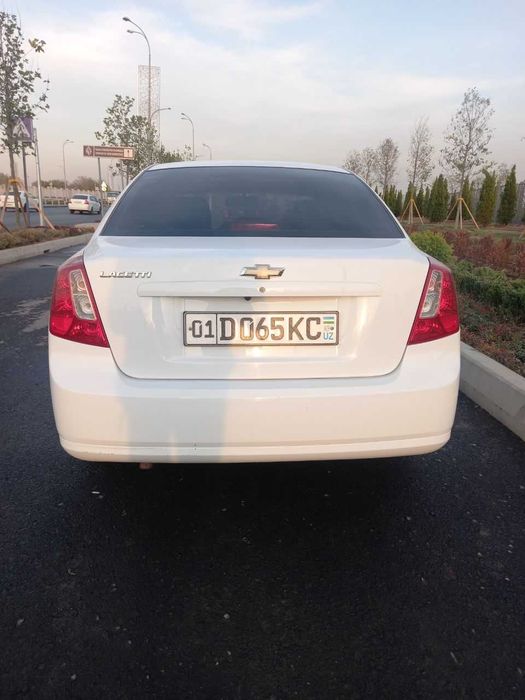 Lasetti jentra krasska toza bir qo'l moshina