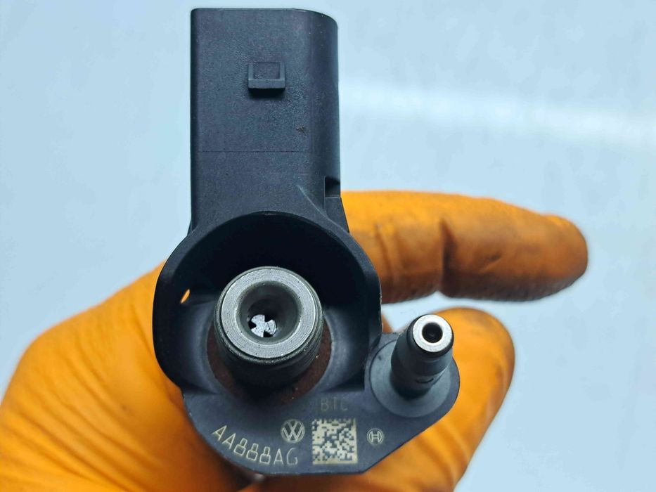 Injector Volkswagen Transporter 5 Facelift [Fabr 2004-2013] 03L130277C