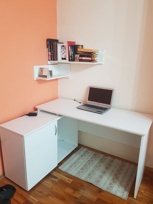 Бюро с  етажерки